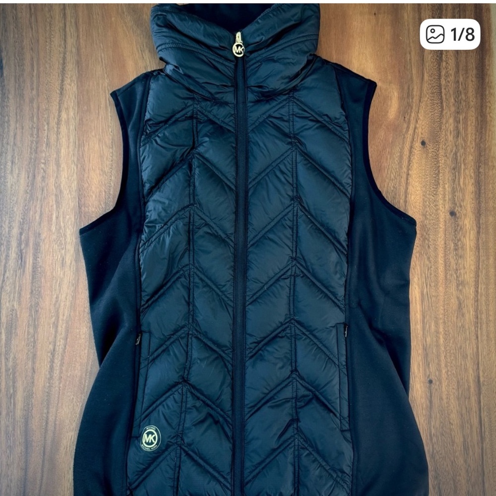 Michael Kors Black Puffer Vest/ tres chic in size small